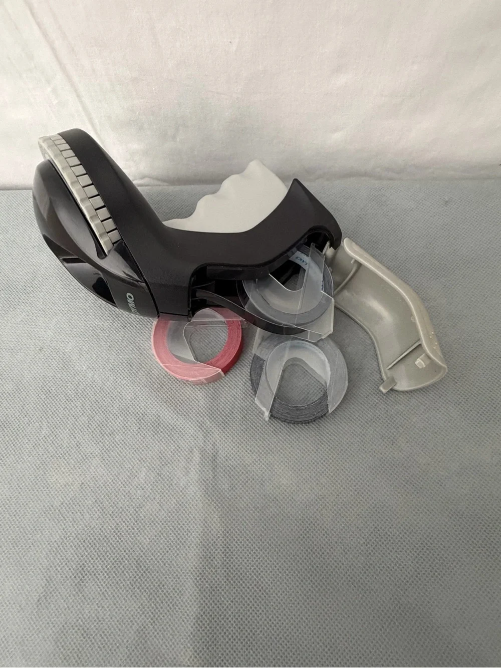 Dymo Organizer Xpress Embossing Label Maker with 3 Tapes (F217)